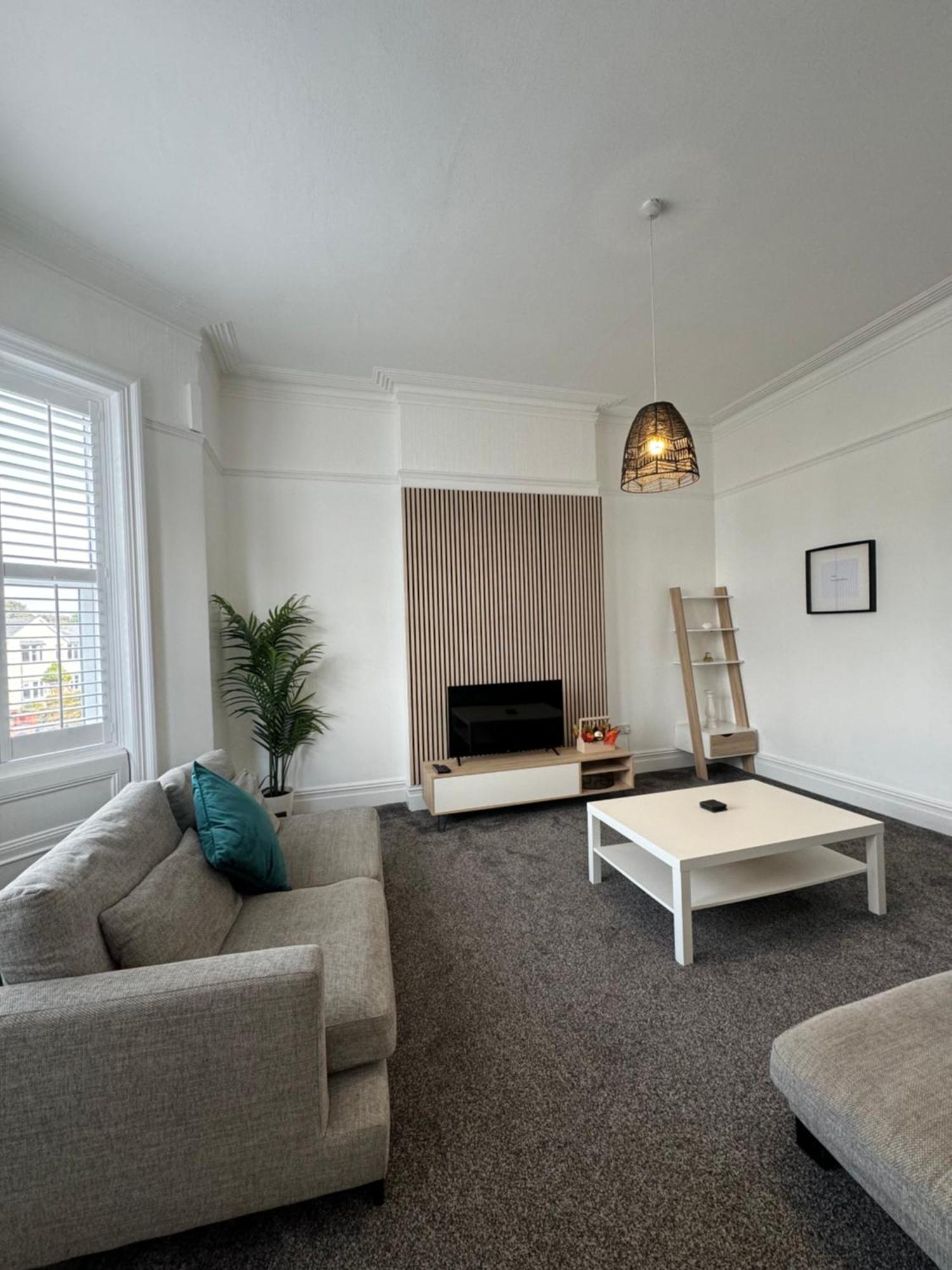 Spacious Victorian Birkdale Apartment With Garden Саутпорт Екстериор снимка