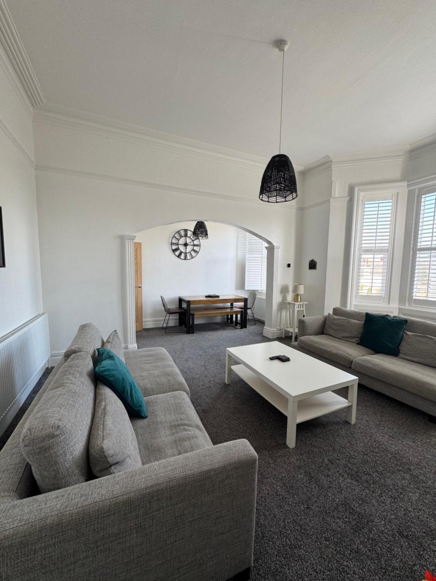 Spacious Victorian Birkdale Apartment With Garden Саутпорт Екстериор снимка